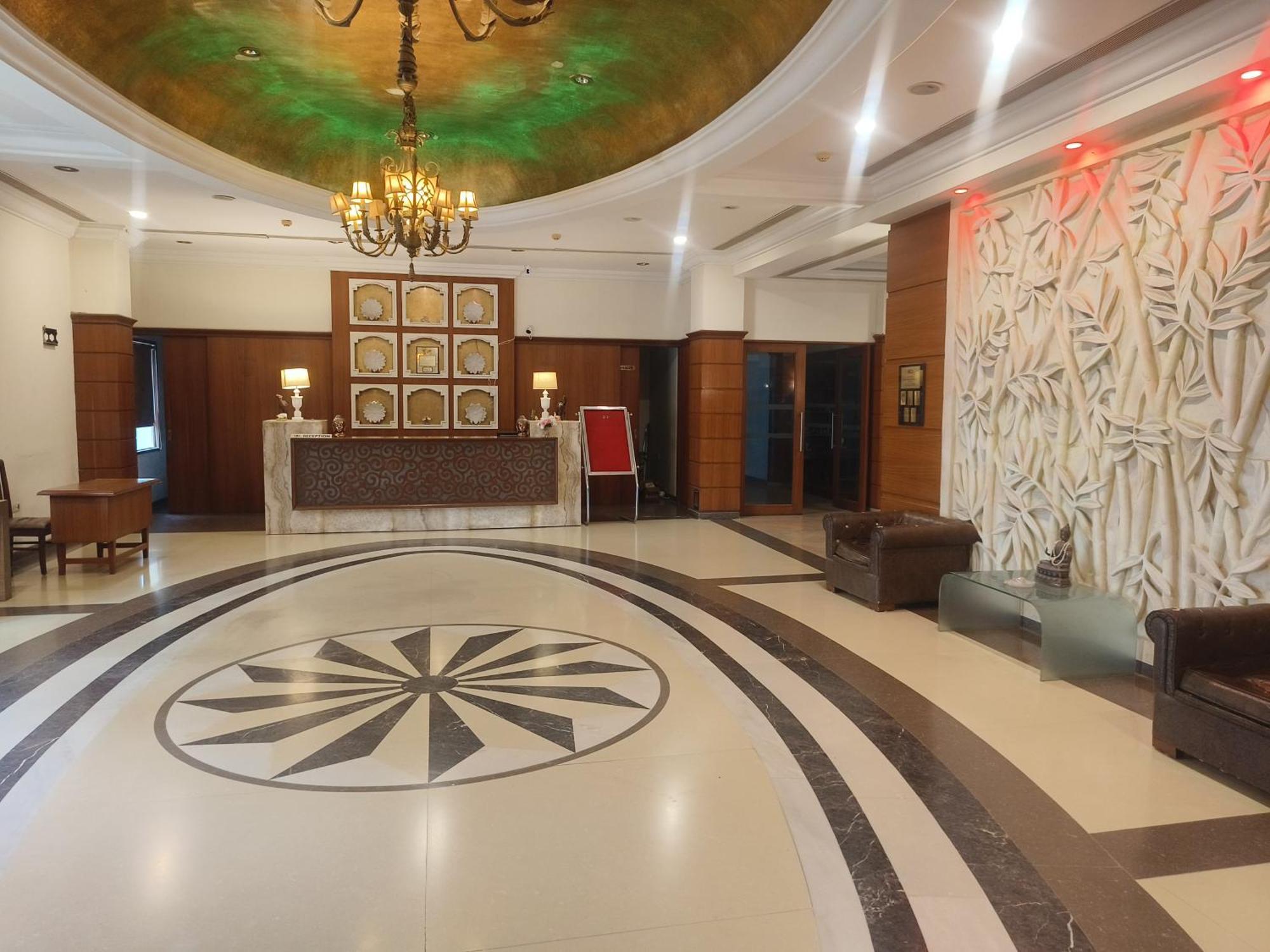 The Sky Imperial, Udaipur Hotel Exterior foto