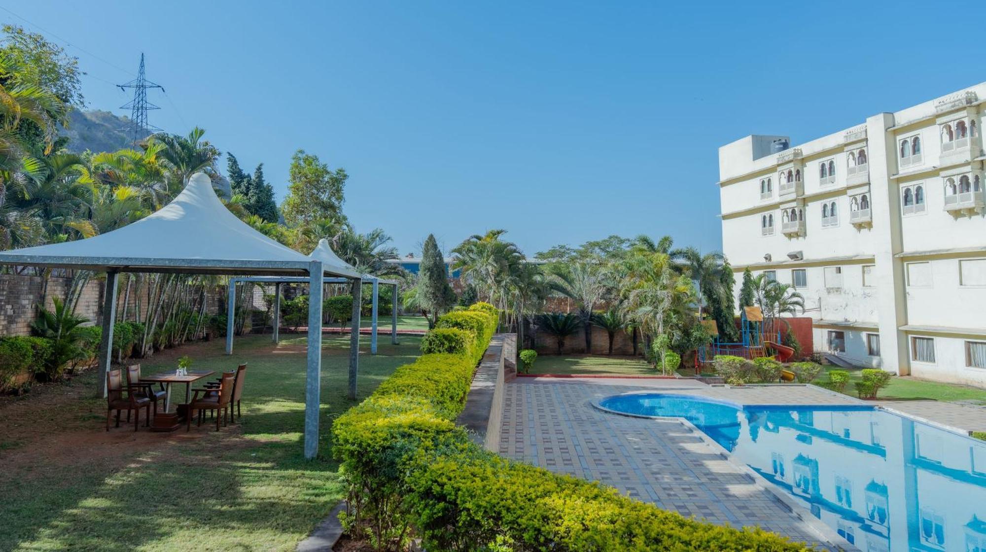 The Sky Imperial, Udaipur Hotel Exterior foto