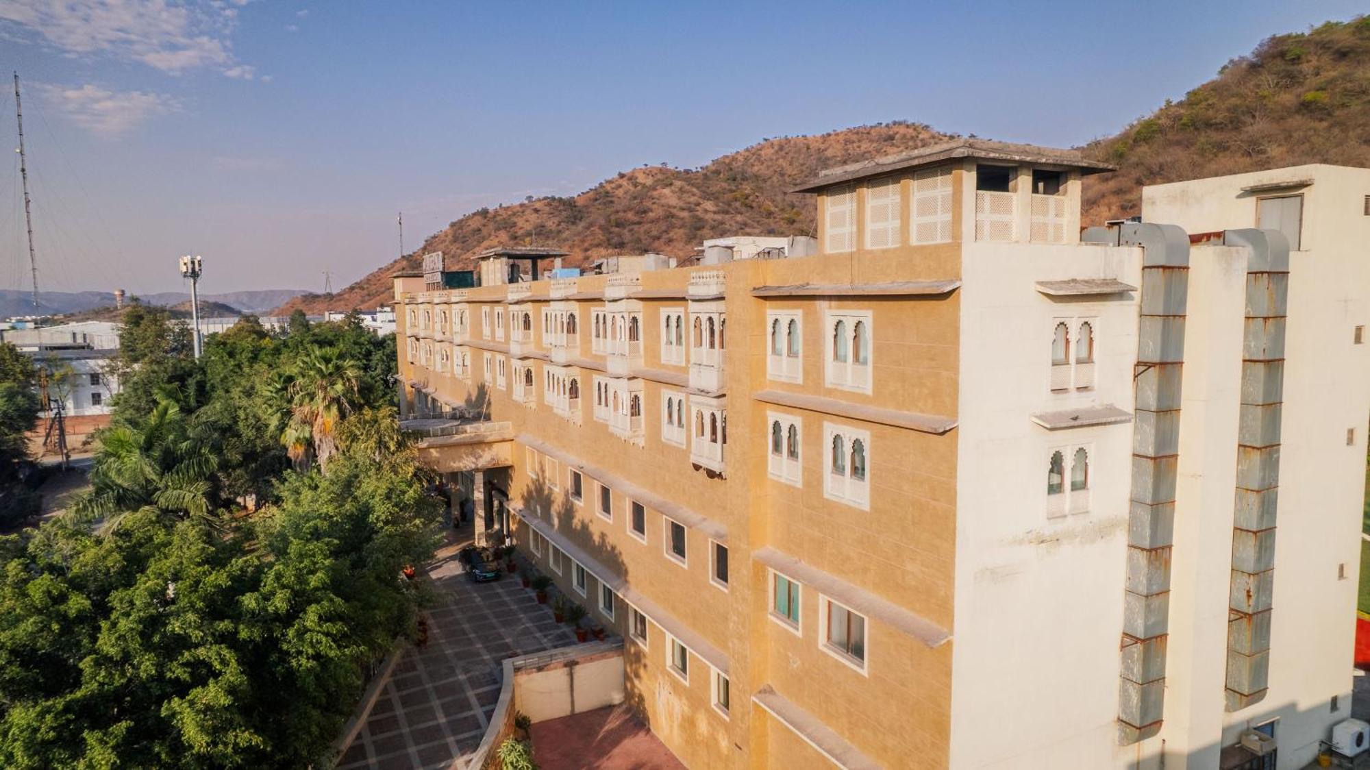 The Sky Imperial, Udaipur Hotel Exterior foto