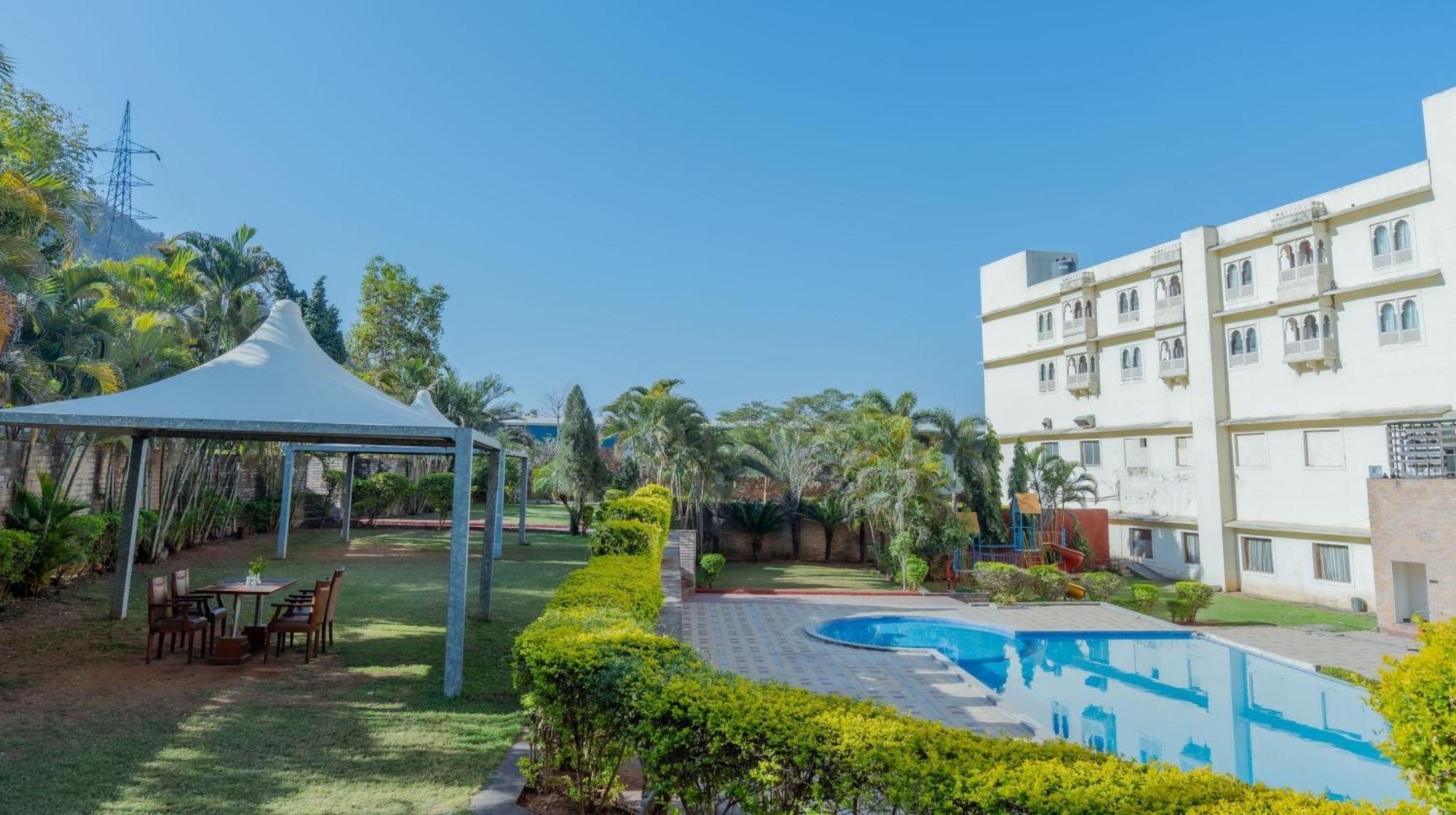 The Sky Imperial, Udaipur Hotel Exterior foto
