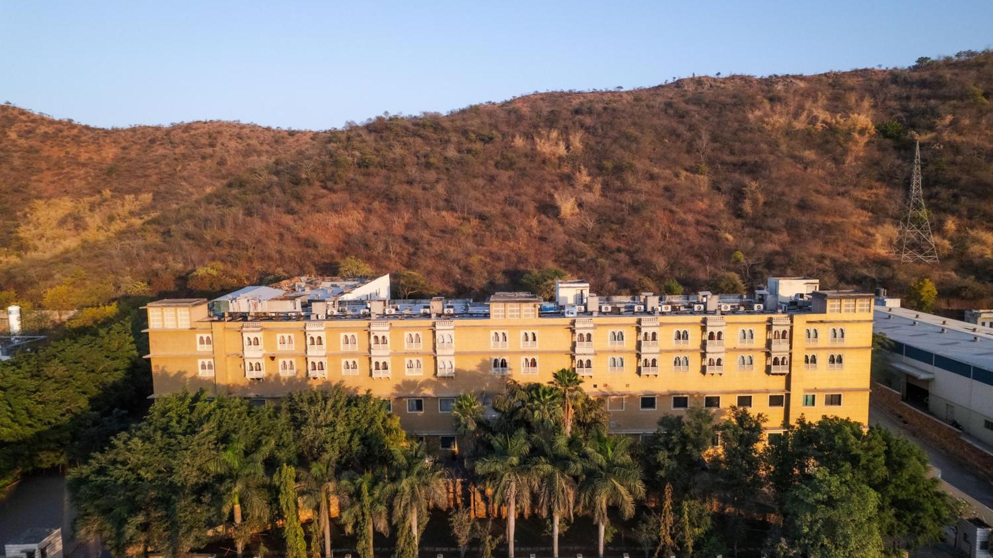 The Sky Imperial, Udaipur Hotel Exterior foto