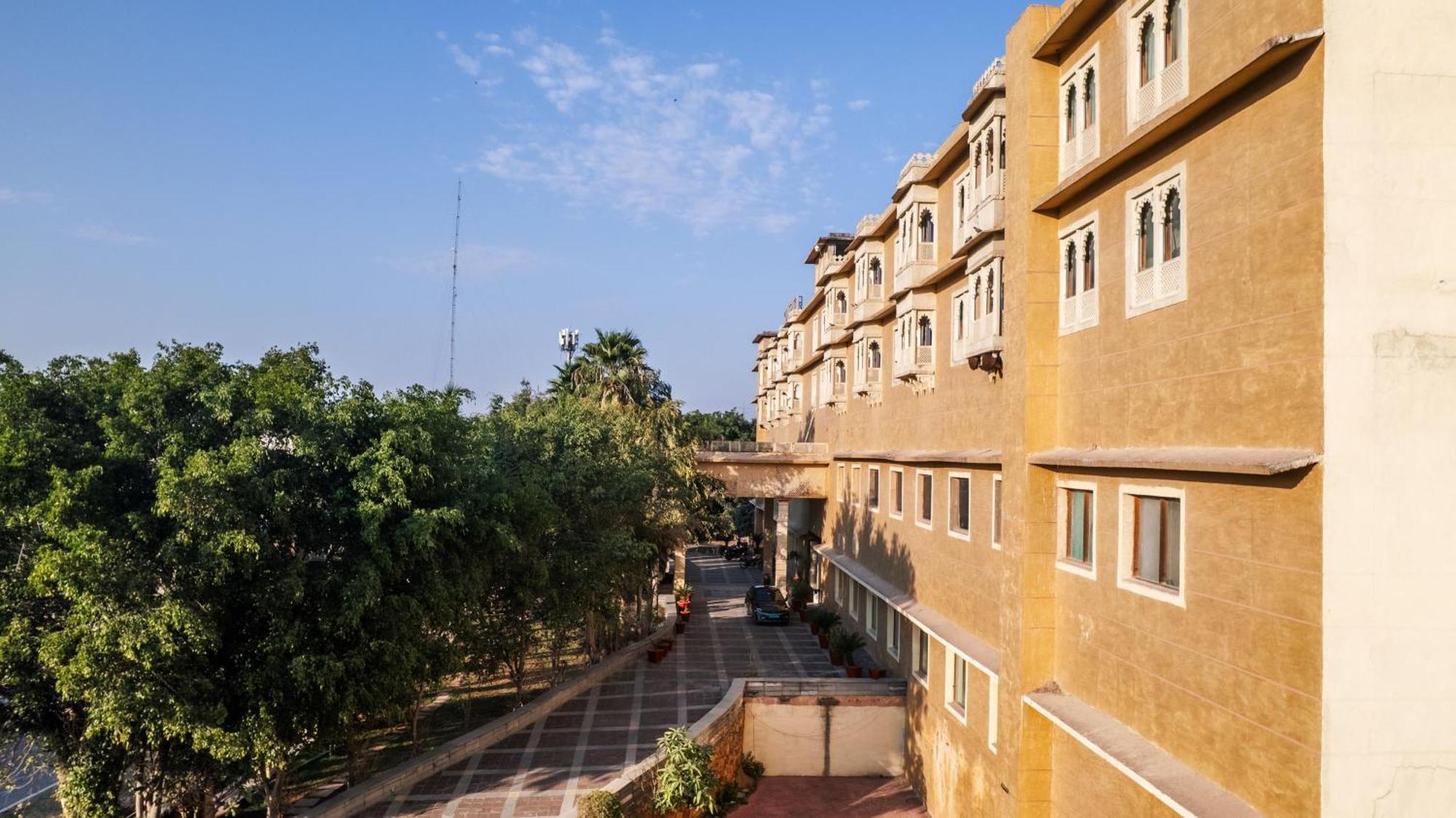 The Sky Imperial, Udaipur Hotel Exterior foto